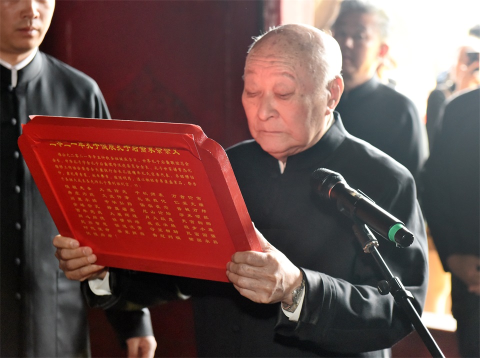 10恭读祭文.JPG